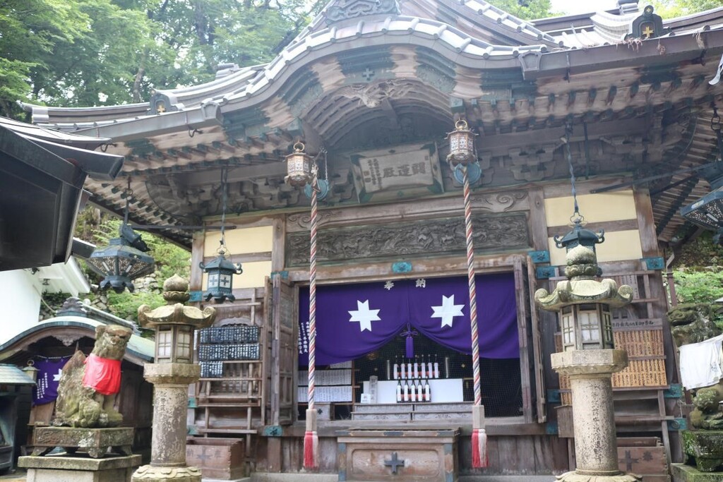 eyecatch.data?.attributes?.title