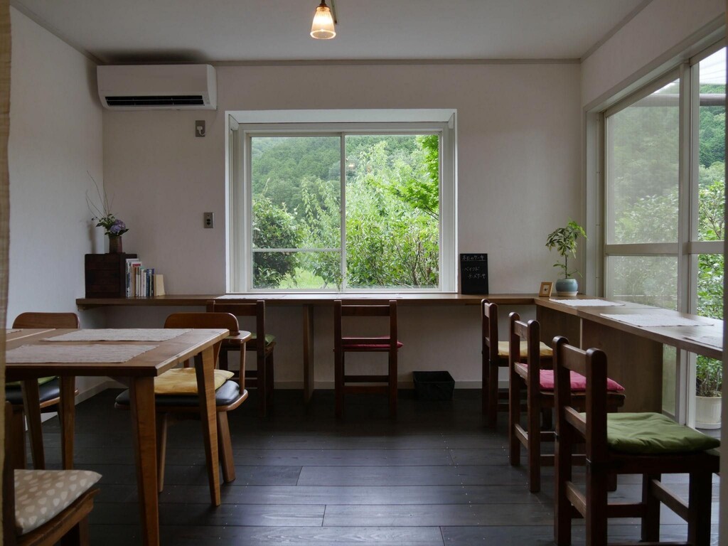 eyecatch.data?.attributes?.title