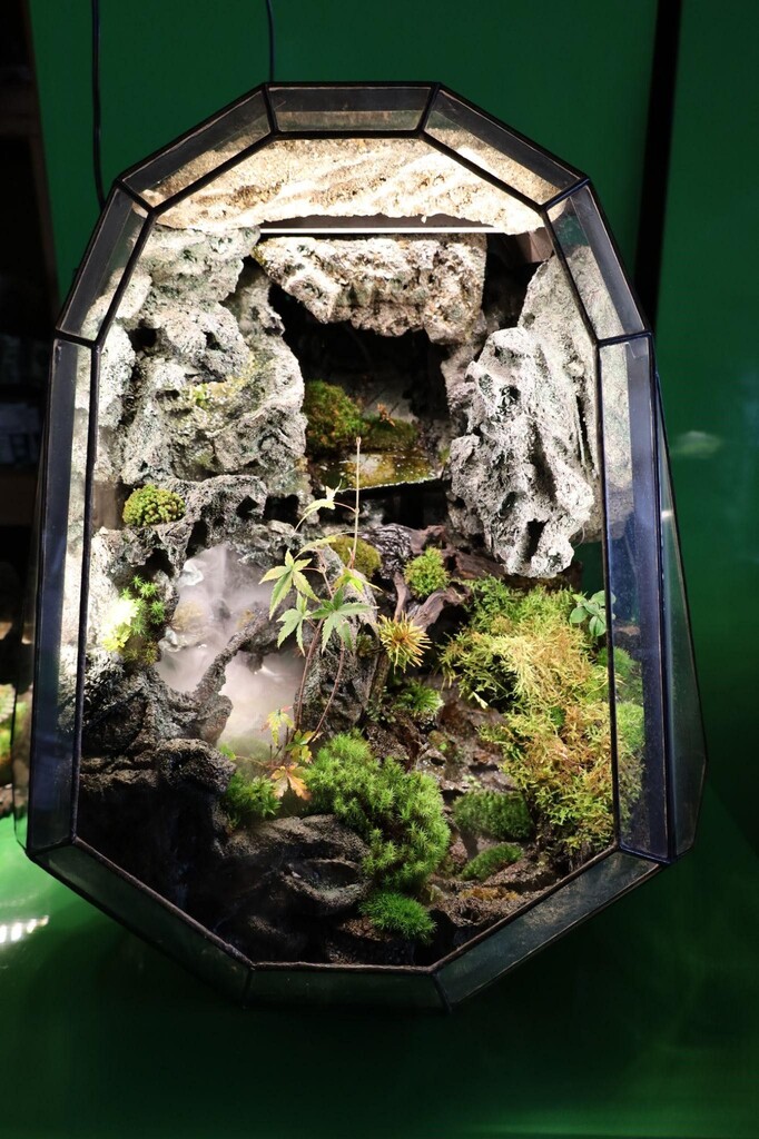 eyecatch.data?.attributes?.title